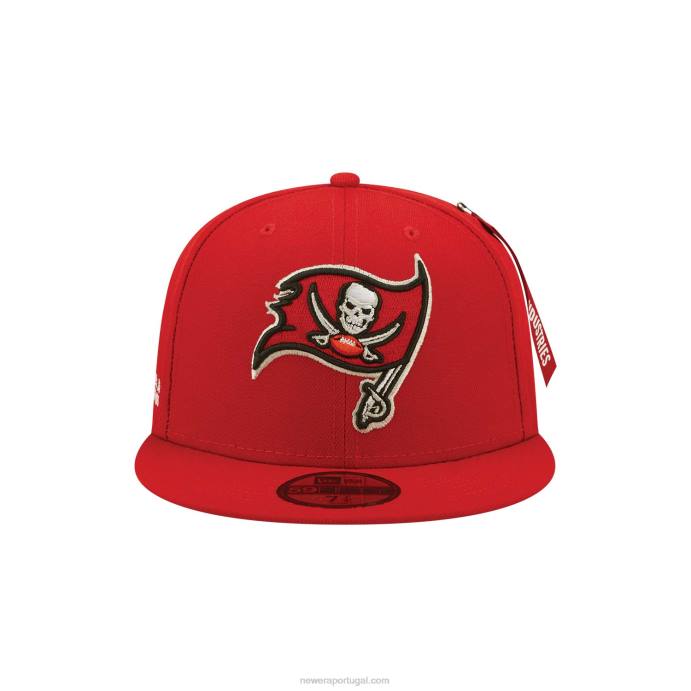 FFTN362 New Era Tampa Bay Buccaneers X Alpha Industries Red 59Fifty Boné Ajustado