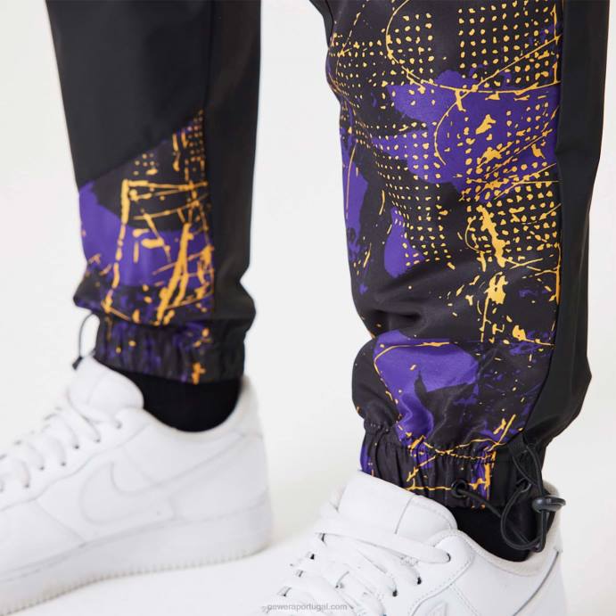 FFTN2595 New Era calça jogger preta la lakers nba all over estampada