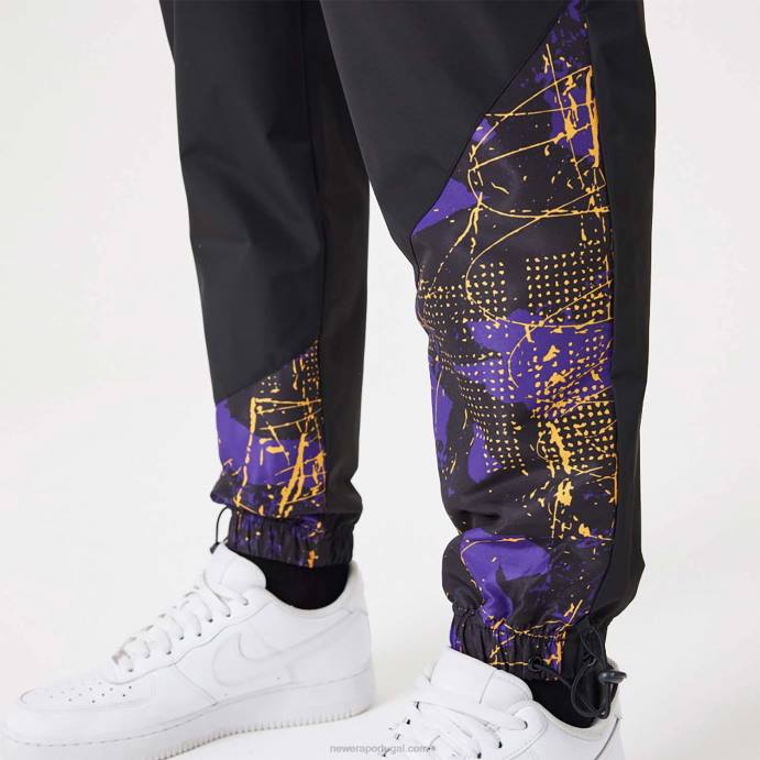 FFTN2595 New Era calça jogger preta la lakers nba all over estampada