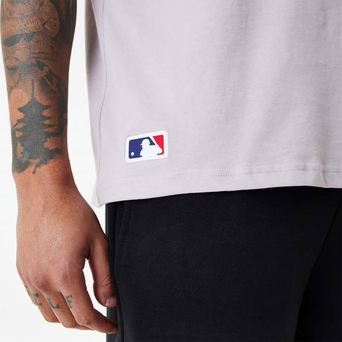 FFTN2870 New Era camiseta oversized roxa com logo empilhado do new york yankees mlb