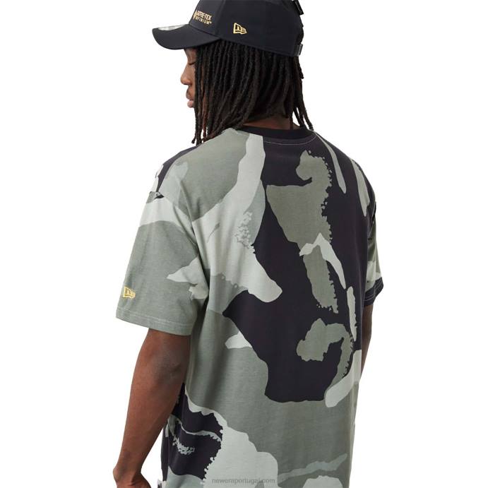FFTN3059 New Era camiseta oversized preta com estampa camuflada