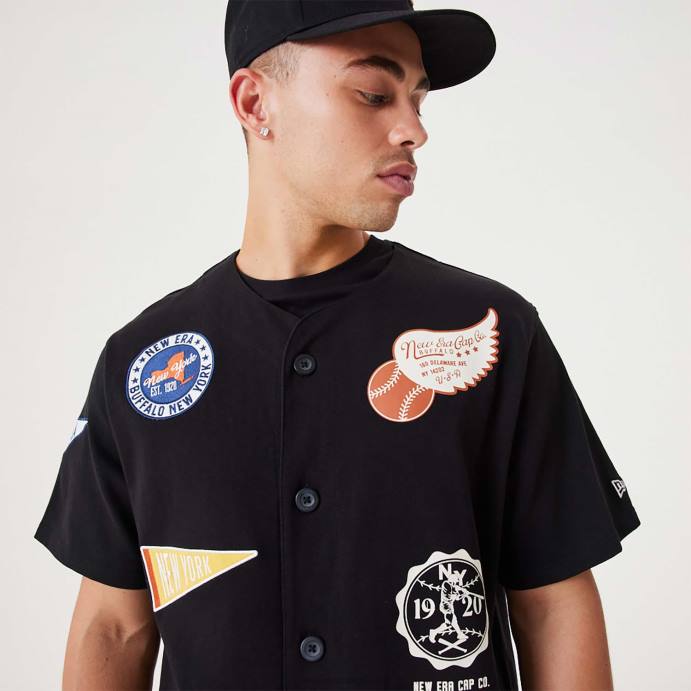 FFTN3081 New Era emblema da herança camisa preta
