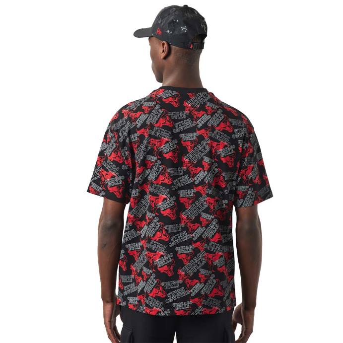 FFTN3087 New Era Chicago Bulls Camiseta oversized preta com estampa de logo