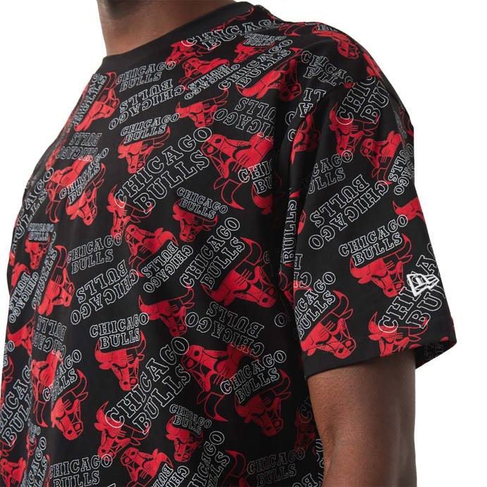 FFTN3087 New Era Chicago Bulls Camiseta oversized preta com estampa de logo
