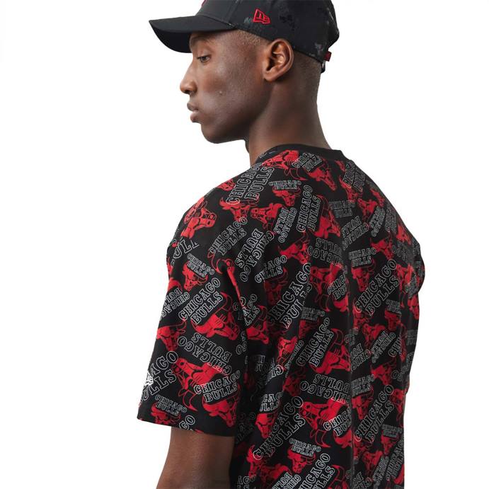 FFTN3087 New Era Chicago Bulls Camiseta oversized preta com estampa de logo