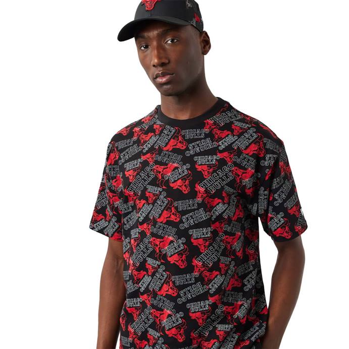 FFTN3087 New Era Chicago Bulls Camiseta oversized preta com estampa de logo