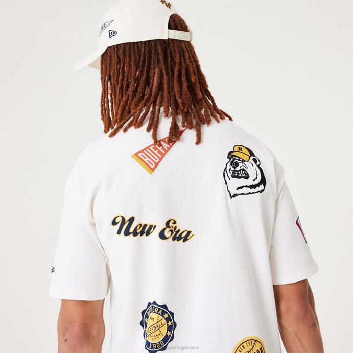 FFTN3095 New Era t-shirt oversized branca aberta com distintivo de herança