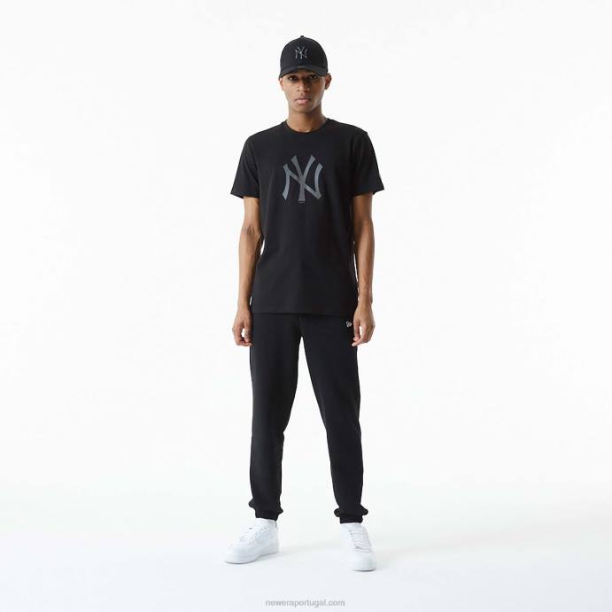 FFTN3098 New Era New York Yankees Camiseta preta com estampa reflexiva