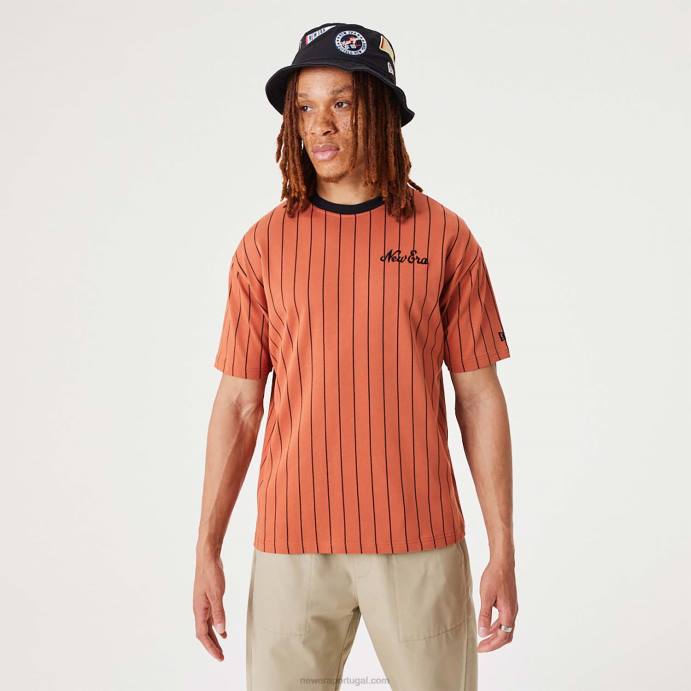 FFTN3108 New Era camiseta oversized marrom média risca de giz