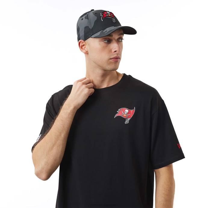 FFTN3156 New Era Tampa Bay Buccaneers Logotipo da NFL Camiseta oversized preta