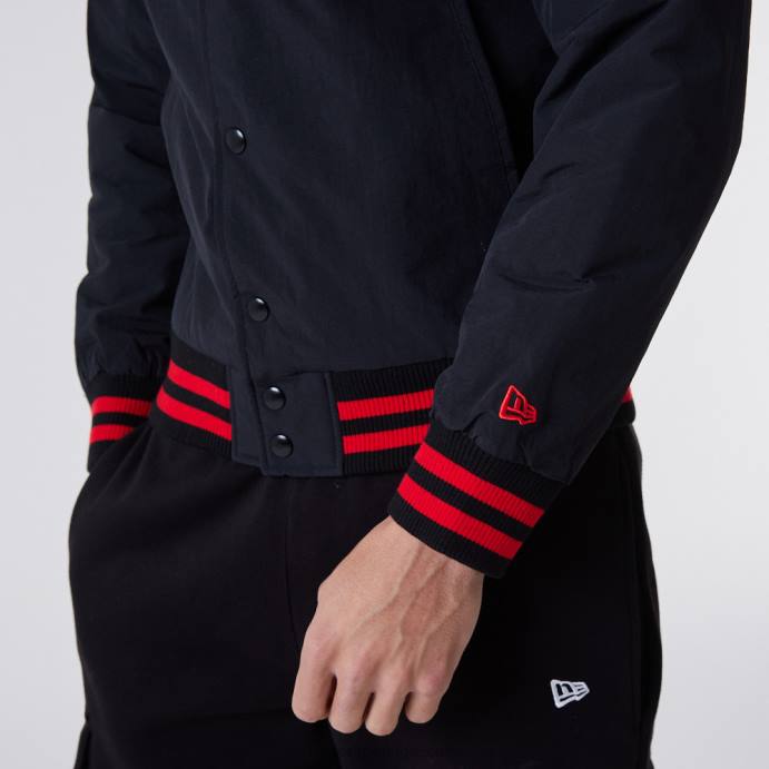 FFTN2561 New Era Chicago Bulls Jaqueta bomber preta com logo