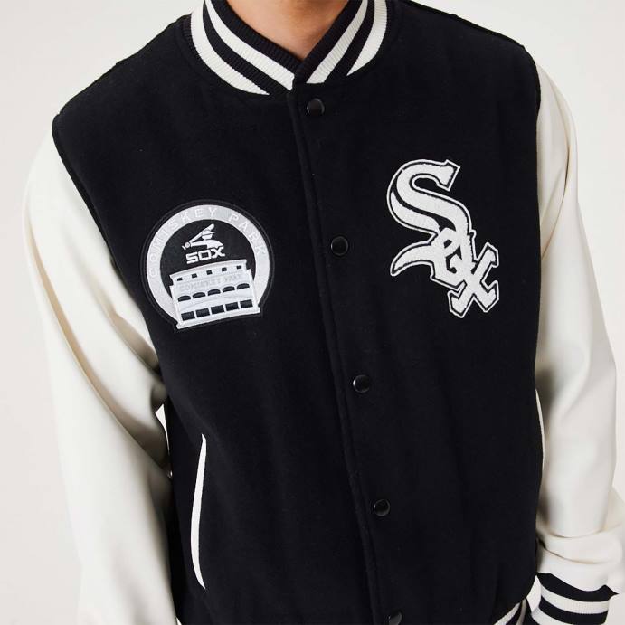 FFTN2567 New Era Chicago White Sox MLB Heritage Jaqueta Preta Varsity