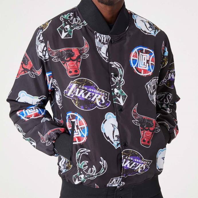 FFTN2571 New Era nba all over estampada logos da equipe jaqueta bomber preta