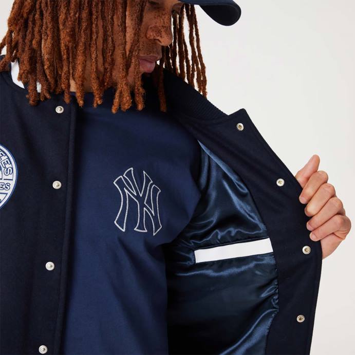 FFTN2572 New Era New York Yankees MLB Heritage Jaqueta Varsity azul escuro