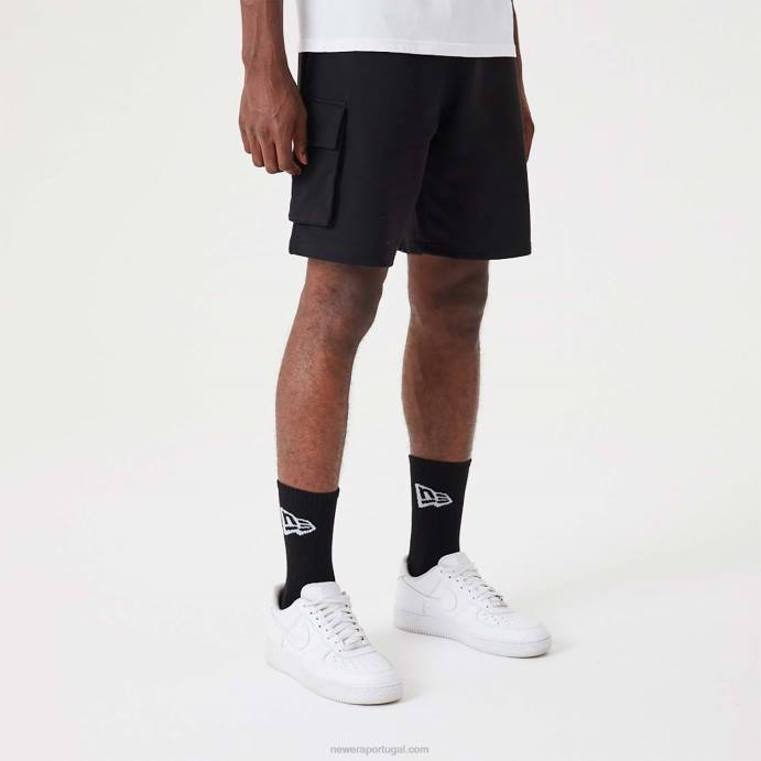 FFTN2646 New Era bermuda cargo preta essencial